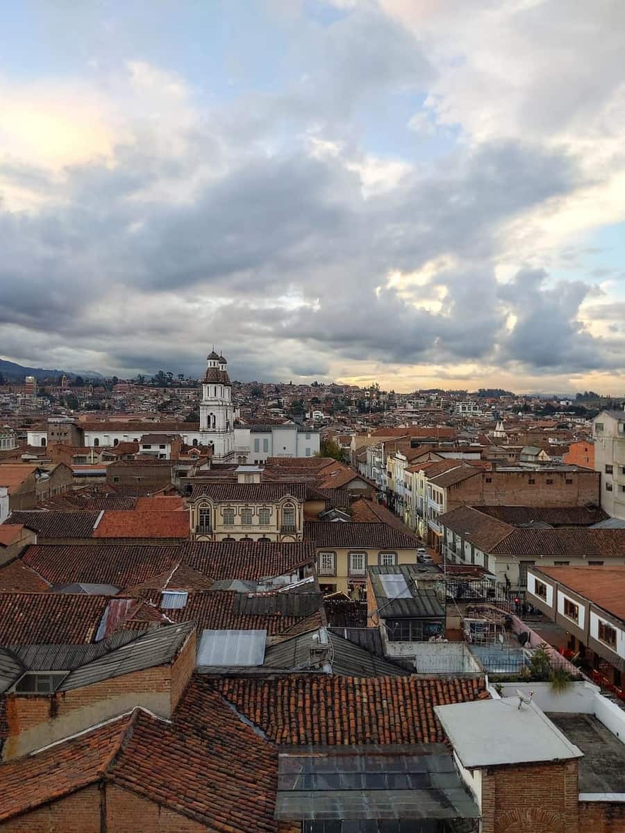 Vista panorámica de los tejados del centro histórico de Cuenca